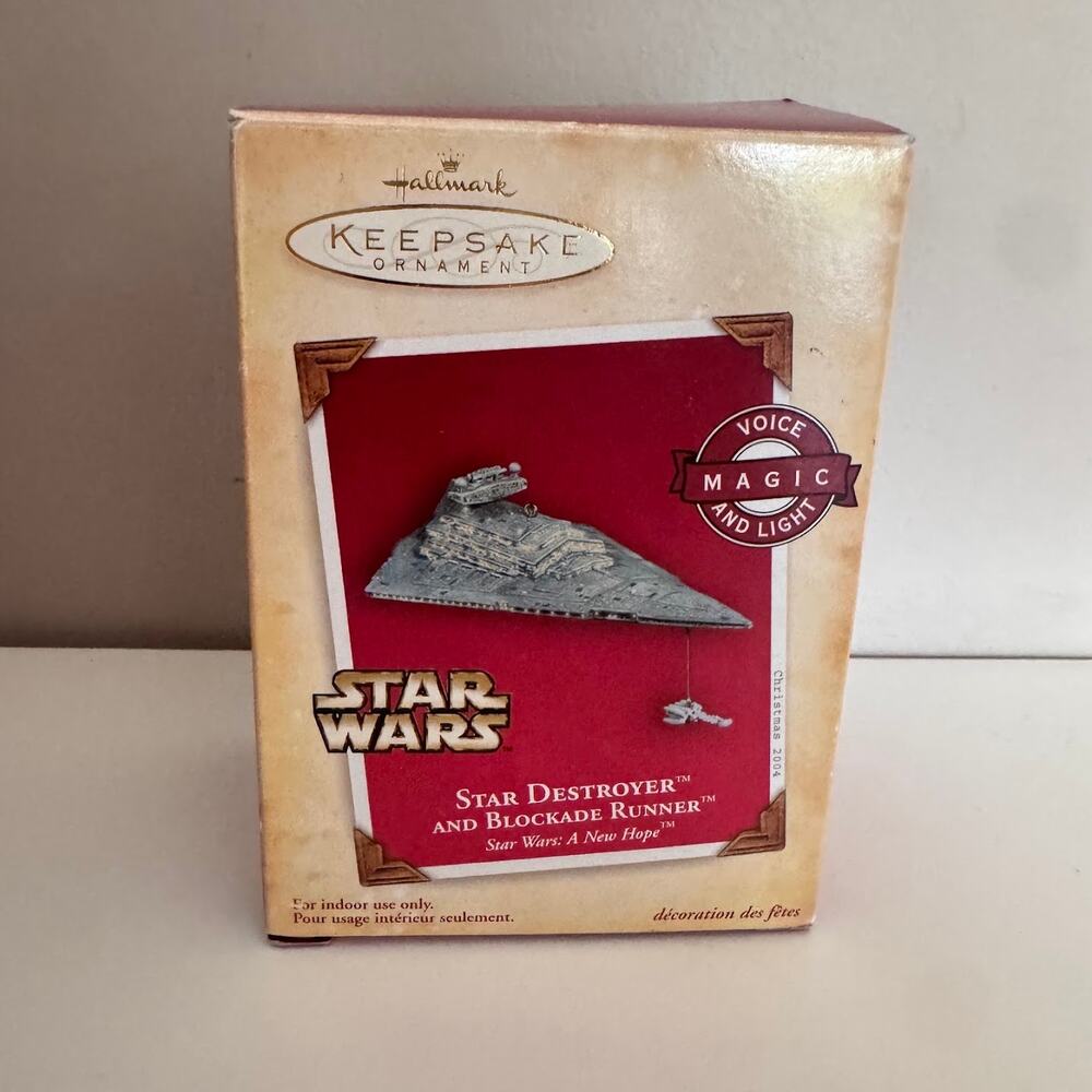 Hallmark Star Wars Keepsake Magic Ornament 2004 Star Destroyer Blockade Runner